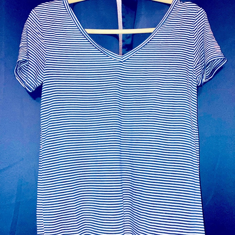 Super comfy shirt. V neck